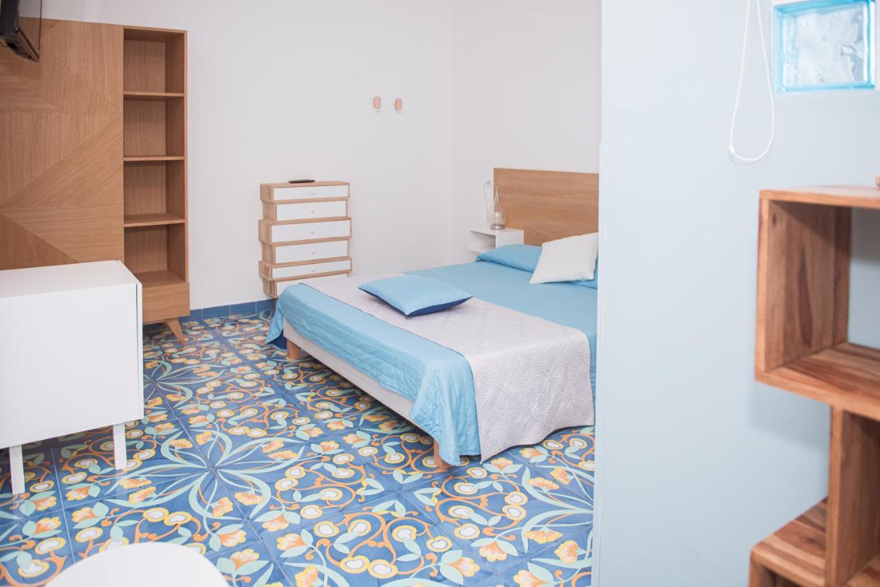 Le Bateau Bleu - Adults Only 12 *
